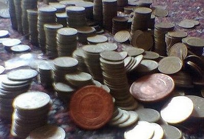 Angry Russian boss pays workers in coins