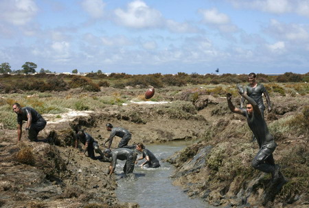Spaish marines vie in endurance race
