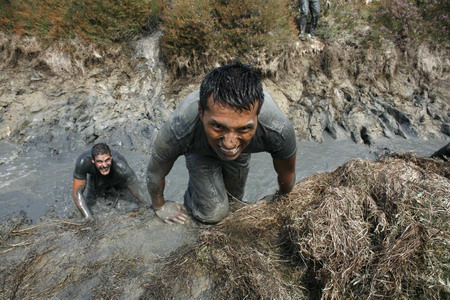 Spaish marines vie in endurance race