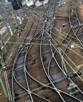Six dead, 50 hurt as gas rail tanks explode in Italy
