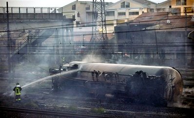 Freight train derails, kills 10 in Italy