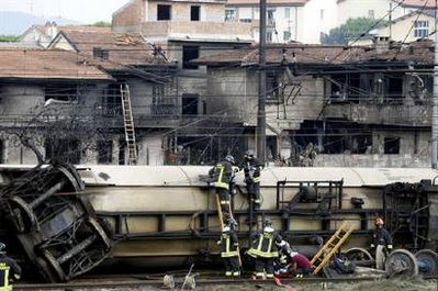 Gas train blast kills 16 in Italy