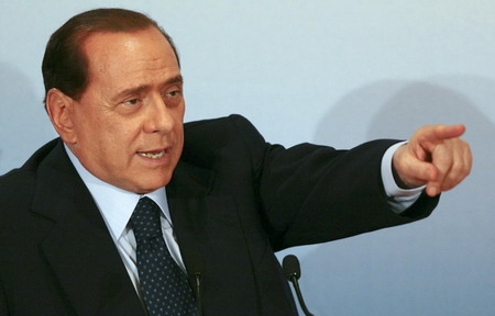 Berlusconi hosts G8 as scandals weaken credibility