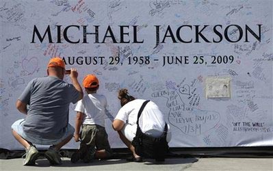More than 1 million seek tix for Jackson memorial
