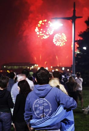 In NYC, biggest fireworks show in US lights up sky
