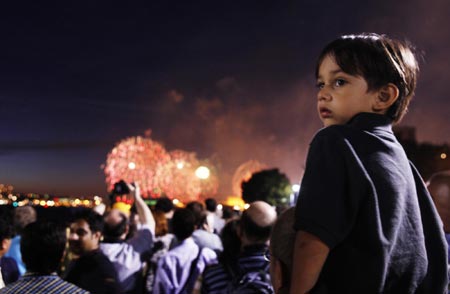 In NYC, biggest fireworks show in US lights up sky