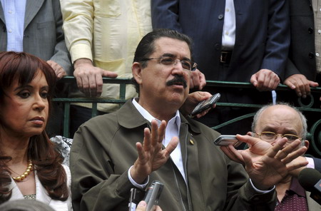Ousted Honduran pres. expected in Wash.