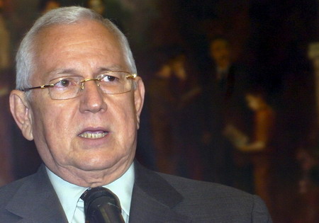 Honduran interim leader accepts mediation