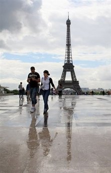 French tourists seen as world's worst: survey