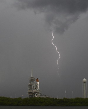 Thunderstorms delay 5th Endeavour launch