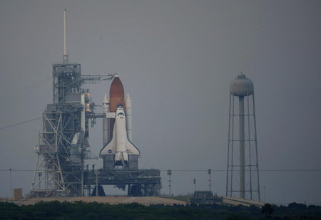 Thunderstorms delay 5th Endeavour launch