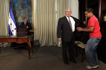 Honduran interim leader: I'm willing to step down