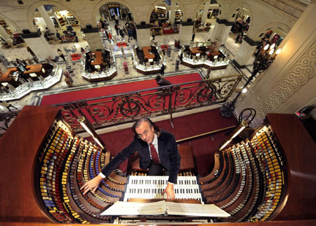 World's largest playable pipe organ sets in store