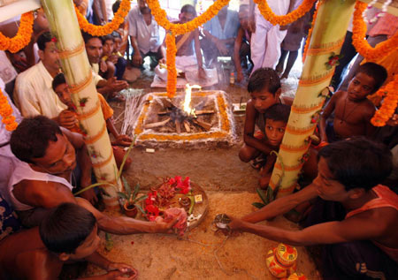 Frogs married off in India to appease gods