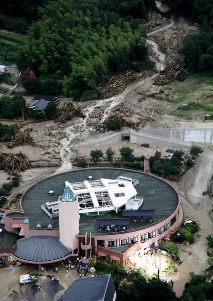 Mudslide kills five in western Japan