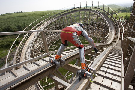 German stuntman risks life skating on rollercoaster