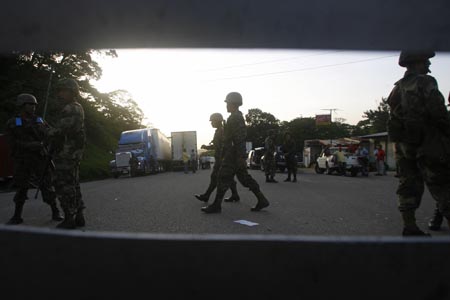 Ousted Honduran president back on border