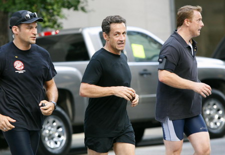 Sarkozy leaves hospital after heart check