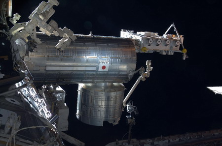 Astronaut bringing test underwear back to Earth