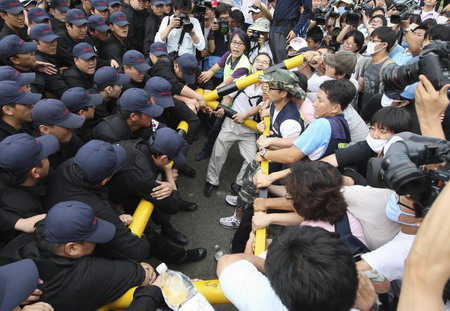 ROK police move against Ssangyong strikers