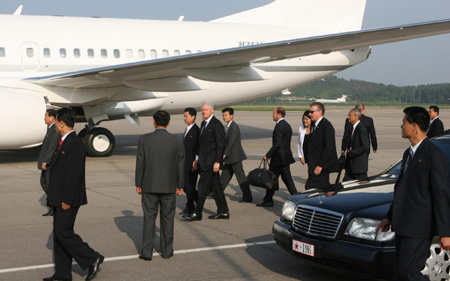 Clinton, 2 journalists depart DPRK