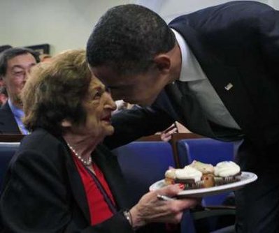 Obama shares birthday with oldest correspondent