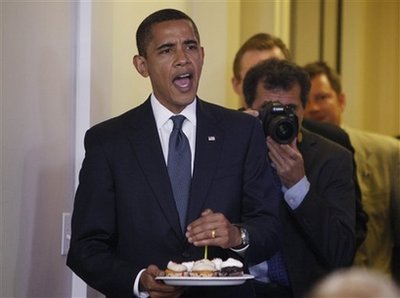 Obama shares birthday with oldest correspondent