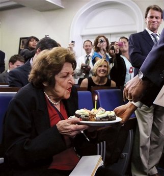 Obama shares birthday with oldest correspondent