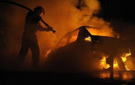 Unrest erupts in suburb Paris after teen death