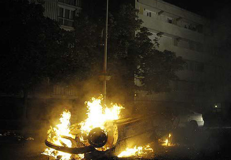 Unrest erupts in suburb Paris after teen death