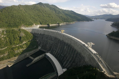 8 dead, 54 missing in Russian dam disaster