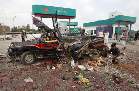 Bomb on passenger truck kills 7 in NW Pakistan