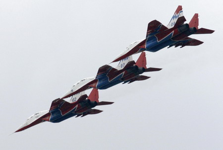 Russia air show kicks off despite of crash