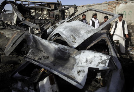 Suicide bomb hits Kabul ahead of poll