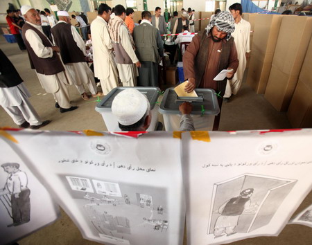 Defiant Afghans vote despite violence