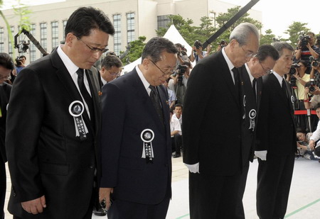 2 Koreas hold high-level talks; 1st in 2 yrs