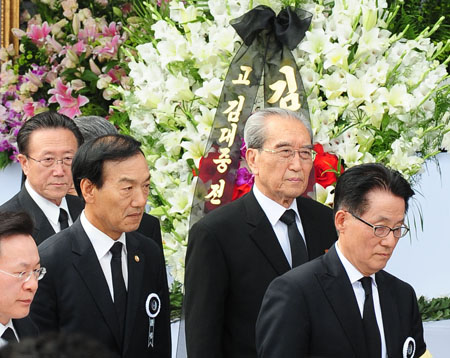 ROK president meets DPRK delegation in Seoul