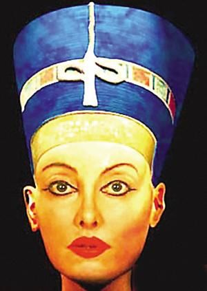 51 plastic surgeries turn British woman into Queen Nefertiti