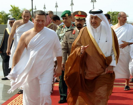 Jordan's king performs Umra in Mecca
