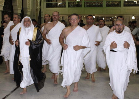 Jordan's king performs Umra in Mecca