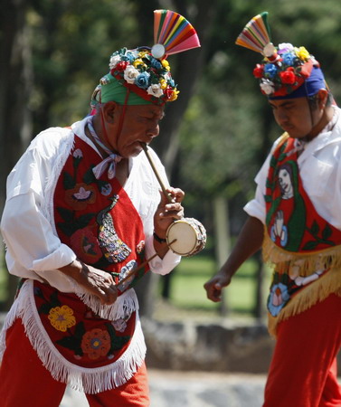 Volador de Papantla perform in Mexico City