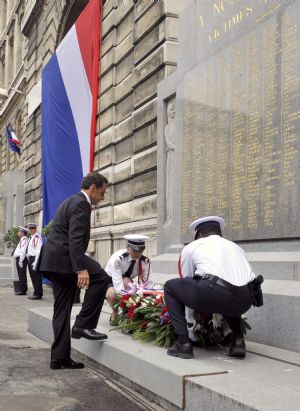 France marks 65th anniversary of Paris liberation from Nazis
