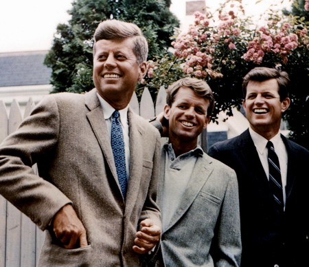 World leaders pay tribute to Kennedy