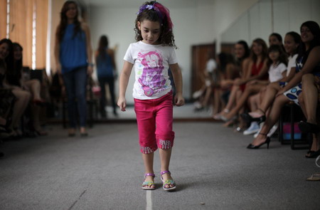 Girls prepare for future beauty contests