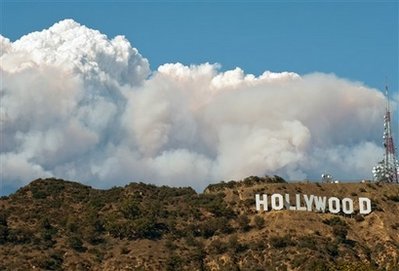 Wildfire makes menacing advance near Los Angeles