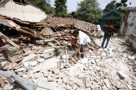 Indonesian quake leaves 57 dead, dozens missing