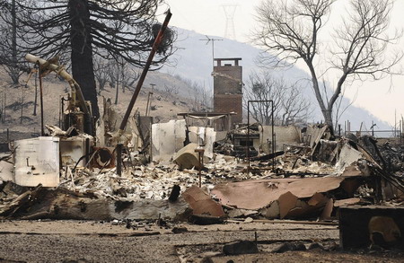 Calif. residents return to survey fire damage