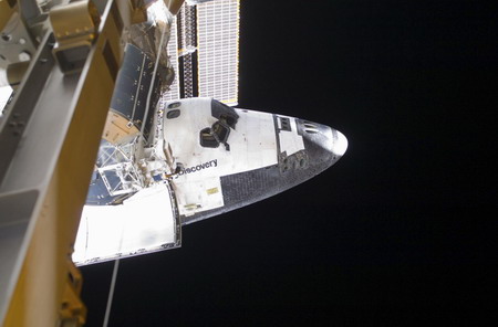 Astronauts pack trash, surplus gear for ride home