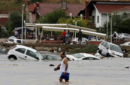 Heavy rains flood in northwestern Turkey