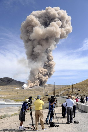 US tests rocket motor to replace space shuttles